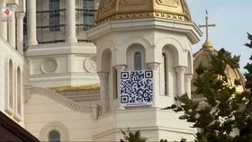 Donații digitalizate pentru Catedrala Mântuirii Neamului. Mulți enoriași nu văd cu ochi buni codul QR de pe lăcașul de cult: „Eu zic că nu prea e bine”